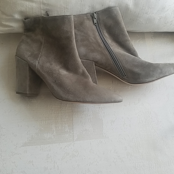 Steve Madden suede booties size 10b - Picture 3 of 6